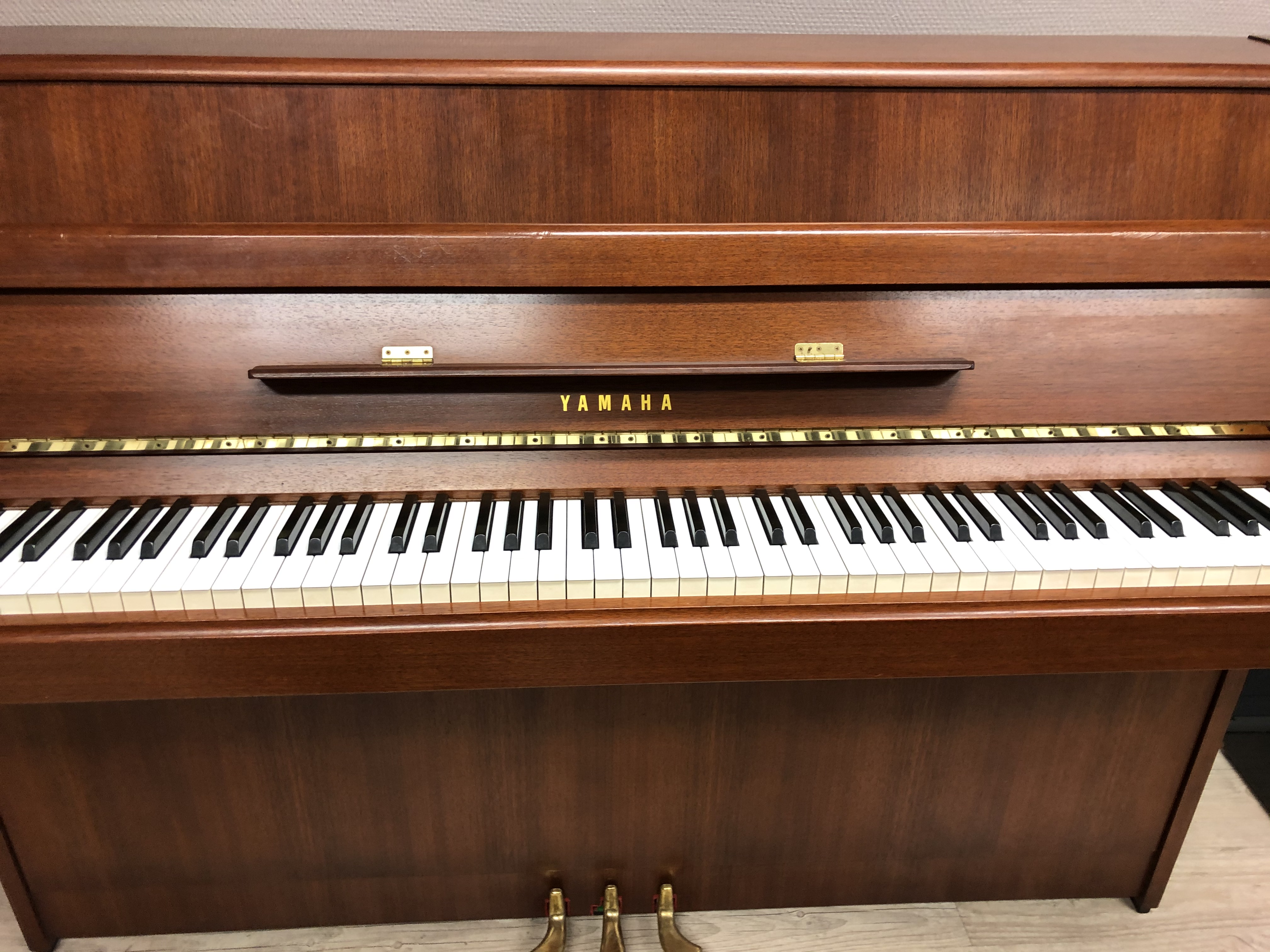 PIANO DROIT YAMAHA M1J – Bondaz Transmusic